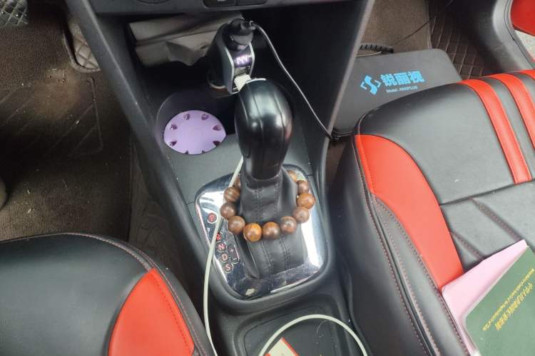 Used Volkswagen Polo 2013 1.6L Automatic Comfort Edition Gear Lever