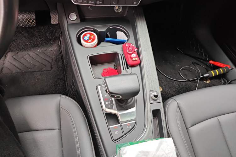 Used Audi A4L 2022 40 TFSI Stylish and Elegant Edition Gear Lever