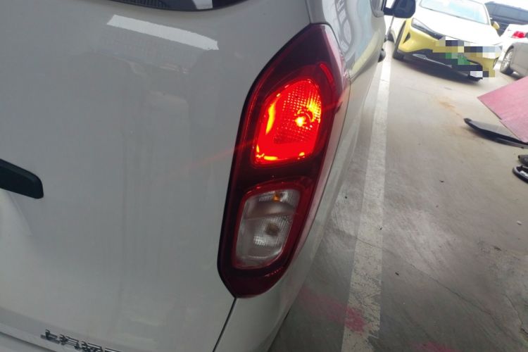 Used Wuling Hongguang New Energy 2024 All-Electric Model 300KM Standard Version Right Rear Taillight