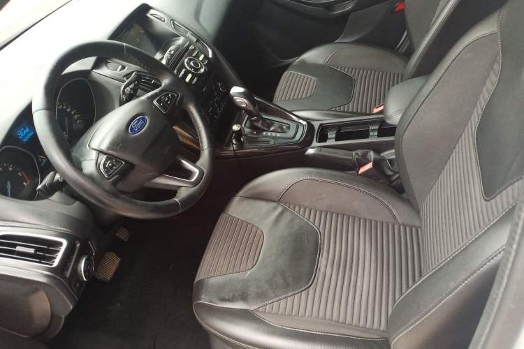 Used Ford Focus 2017 Sedan 1.6L Automatic Fashion Edition Smart Drive Version
