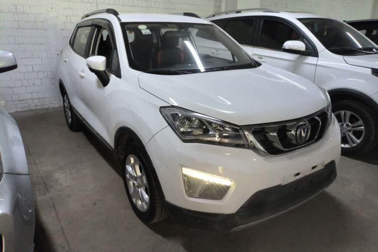 Used CHANGAN CS15 2016 1.5L Manual Fashion Edition Front Right 45 Deg