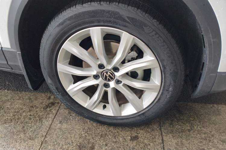 Used Volkswagen T-ROC 2021 Revised Version 280TSI DSG Two-Wheel Drive Elite Connect Edition Right Front Wheel Hub