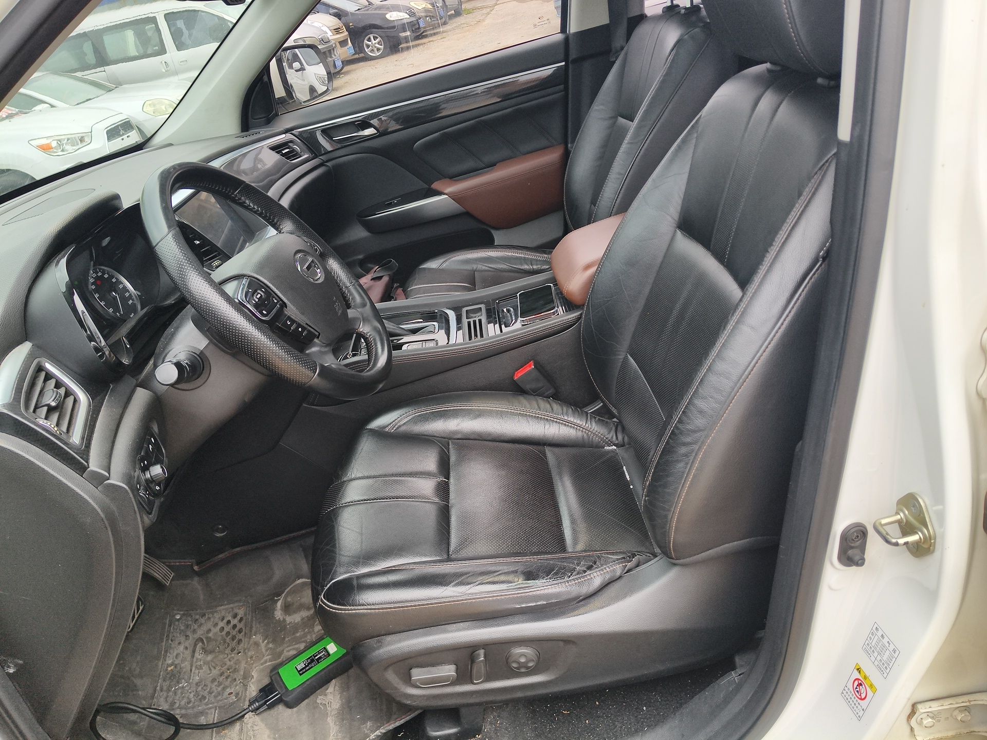 Переднее сиденье в автомобиле