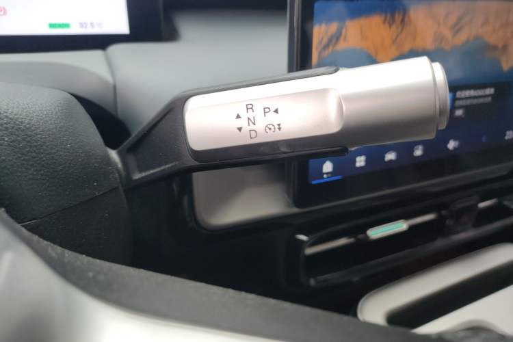 Used AION Y 2023 Plus 510 Smart Edition Gear Lever