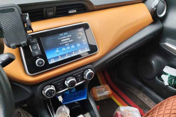 Used Nissan Kicks 2017 1.5L CVT Smart Drive Edition Audio And AC Panel