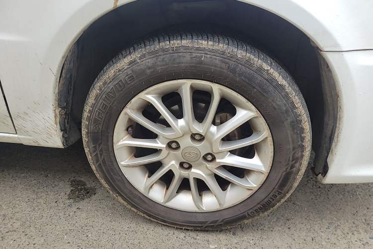 Used Soueast V3 Lingyue 2015 1.5L Manual Happiness Edition Right Front Wheel Hub