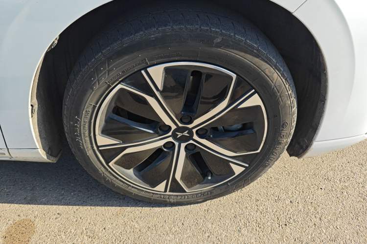 Used XPeng P5 2024 500 Pro Edition Right Front Wheel Hub