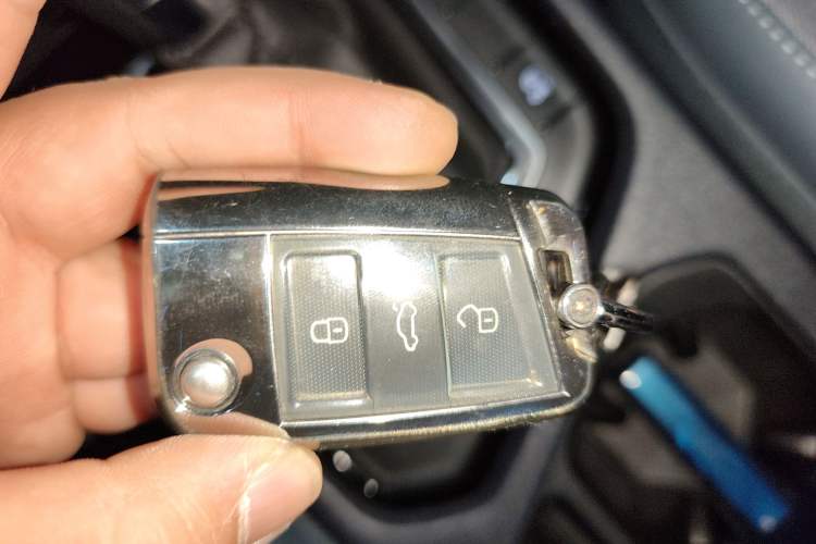 Used Volkswagen Tharu 2023 300TSI Two-Wheel-Drive Full Moon Edition