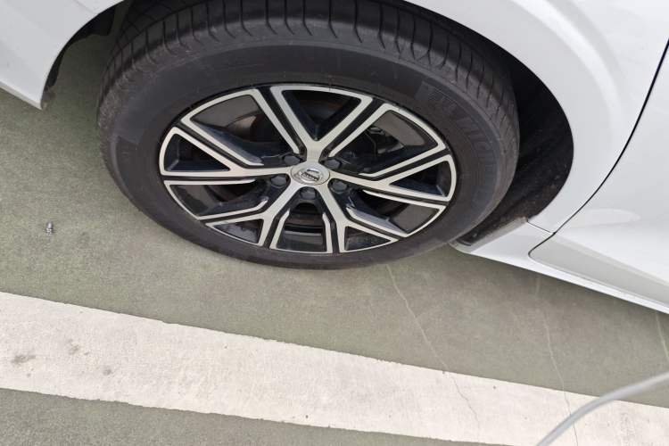 Used Volvo S60 2023 B4 Zhiyi Luxury Edition Right Rear Wheel Hub