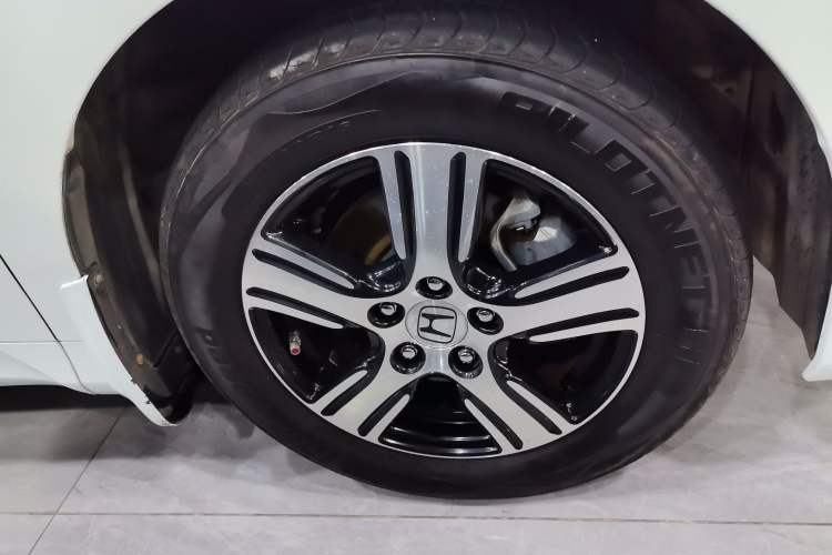Used Honda Odyssey 2017 2.4L Comfort Edition Right Front Wheel Hub