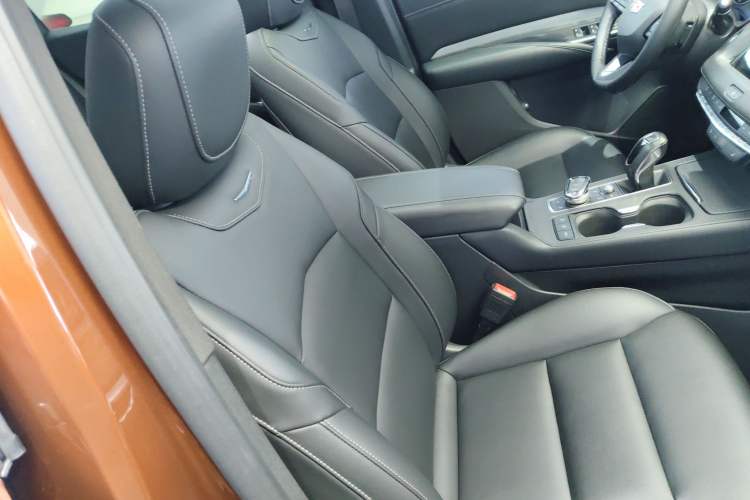 Used Cadillac XT4 2018 28T Two-Wheel-Drive Luxury Model
