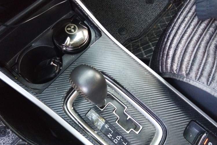 Used Mitsubishi Outlander 2019 2.0L Two-Wheel Drive Comfort Edition 5 Seats China VI Standard Gear Lever