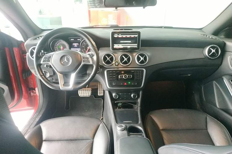Used Mercedes-Benz CLA 2014 CLA 260 4MATIC Center Console