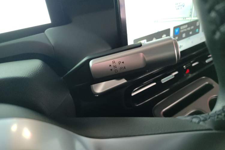 Used AION Y 2023 Younger Gear Lever