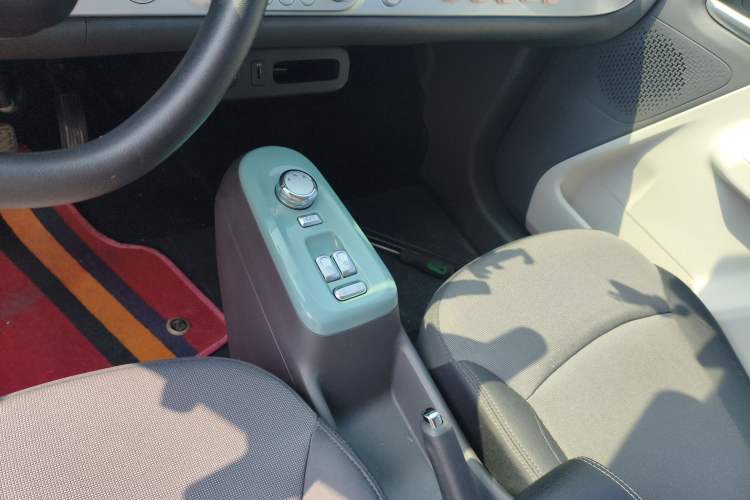 Used CHANGAN NEVO Lumin 2022 155 km – Refreshingly Sweet Edition Gear Lever