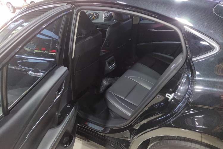 Used Toyota Camry 2024 Dual-Motor 2.0 HGVP Luxury Edition