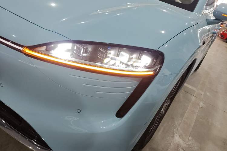 Used Hima Luxeed R7 2025 Range-Extended Version 251 km Max Left Front Headlight