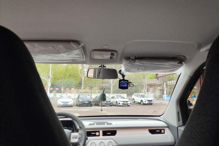 Used Chery QQ Ice Cream 2022 170km Sundae Phosphate Lithium-Ion Headliner