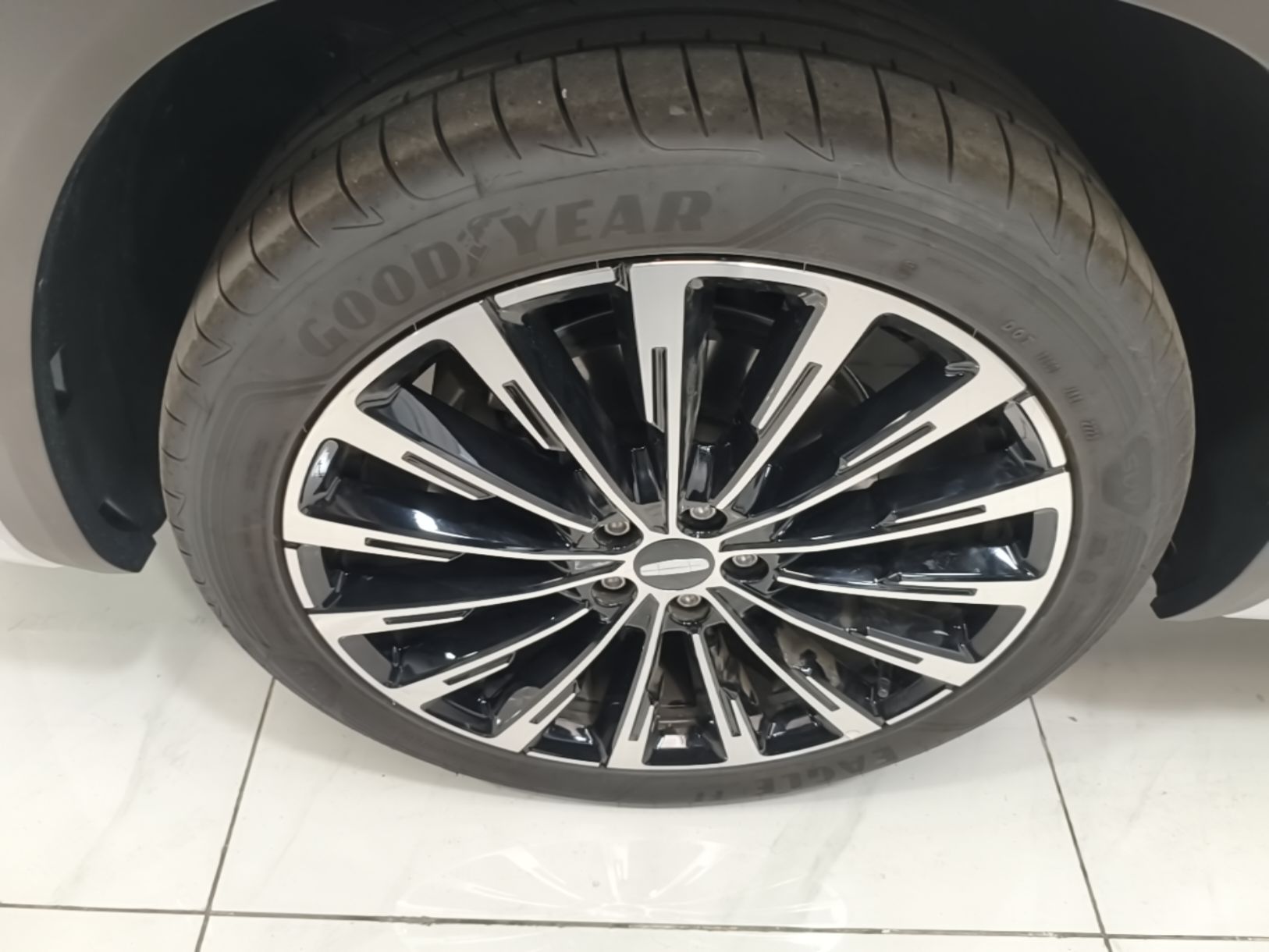 Geely Auto Monjaro L 2025 Dongfang Yao 2.0TD Automatic Jinzhao Edition — снимка 10