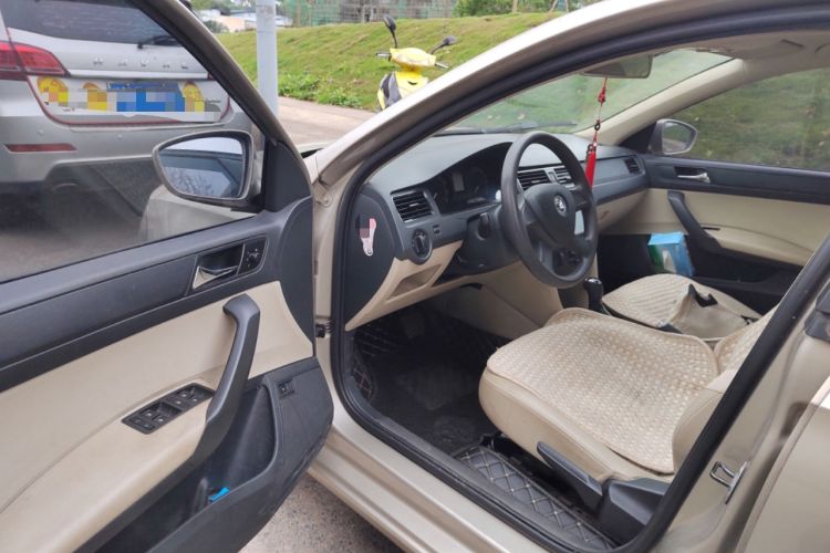 Used Skoda Rapid 2013 1.6L Automatic Smart Selection Model