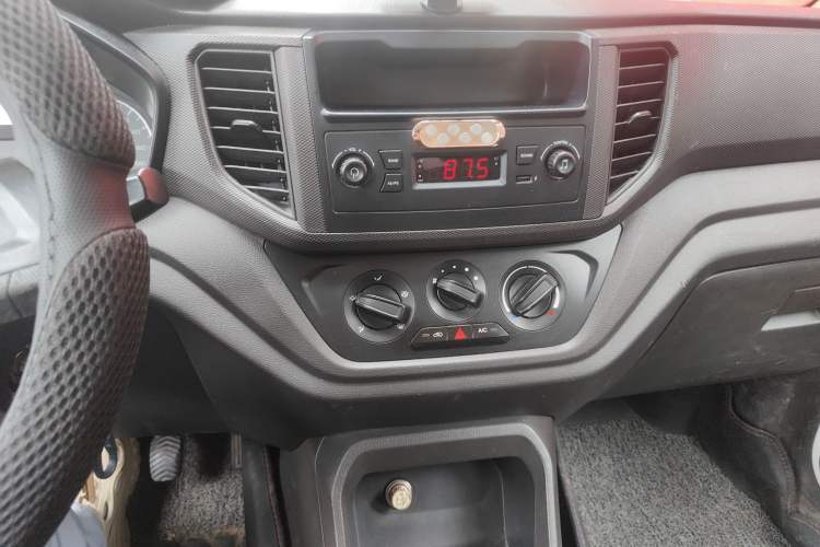 Used Wuling Hongguang V 2019 1.5L Jingqu Version China VI LAR Audio And AC Panel