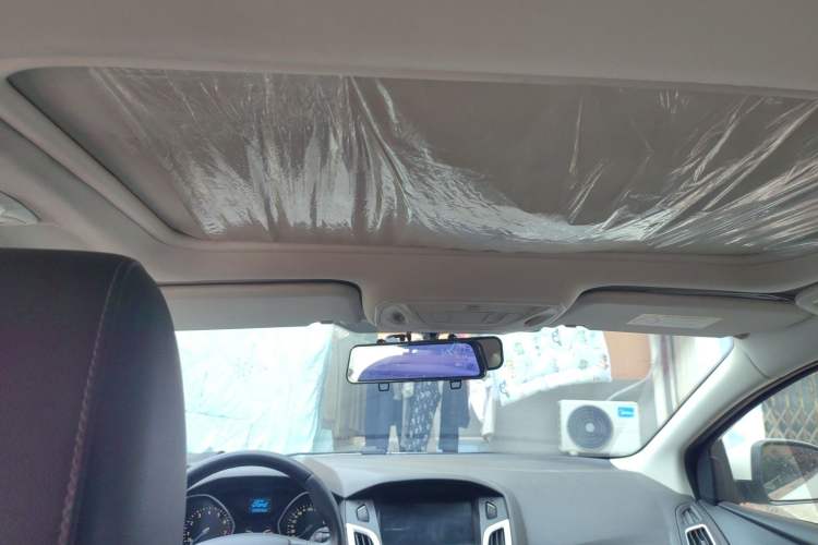 Used Ford Focus 2015 Sedan EcoBoost 125 Manual – Ultra-Style Edition Headliner