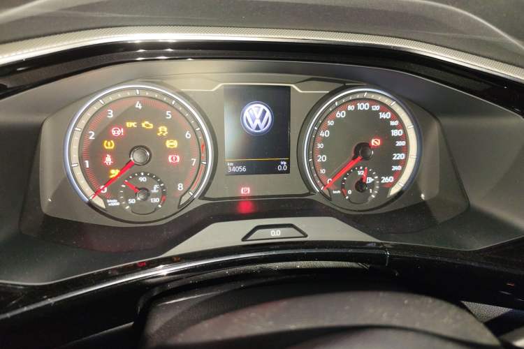 Used Volkswagen Tayron 2020 330TSI Two-Wheel Drive Luxury Smart Connectivity Version Odometer Close Up