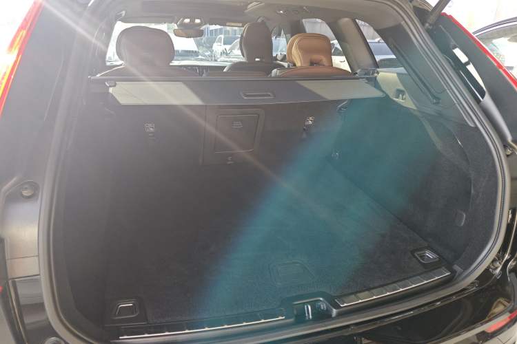 Used Volvo XC60 2025 B5 Four-Wheel Drive Smart & Advanced Luxury Edition
