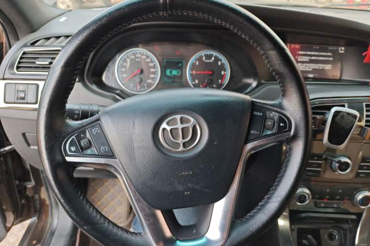 Used Brilliance V5 2016 1.5T Manual Two-Wheel Drive Smart Version