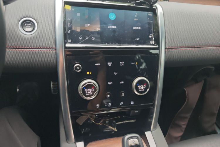 Used Land Rover Discovery Sport 2022 249 PS R-Dynamic S Performance Edition 5 Seats Audio And AC Panel