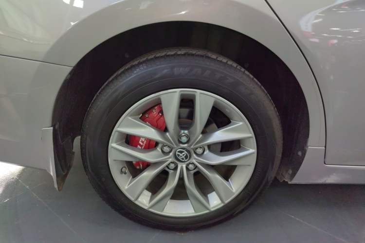 Used Toyota Avalon 2019 2.0L Luxury Edition China VI Standard Right Rear Wheel Hub