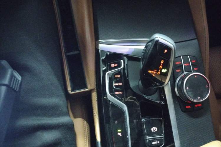 Used BMW 5 Series 2022 530i M Sport Package Gear Lever