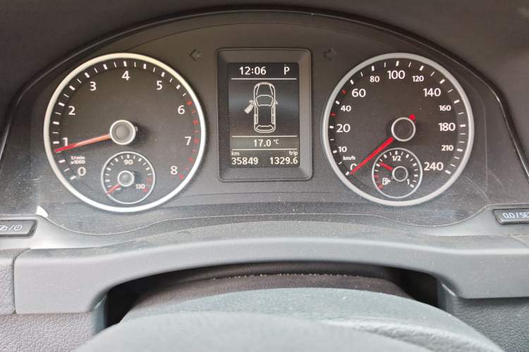 Used Volkswagen Tiguan 2016 280TSI Automatic Two-Wheel-Drive Silk Road Style Edition Odometer Close Up