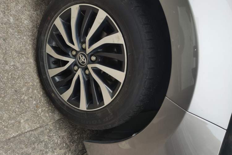 Used Toyota Corolla 2018 Dual-Engine 1.8L E-CVT Smart Edition
