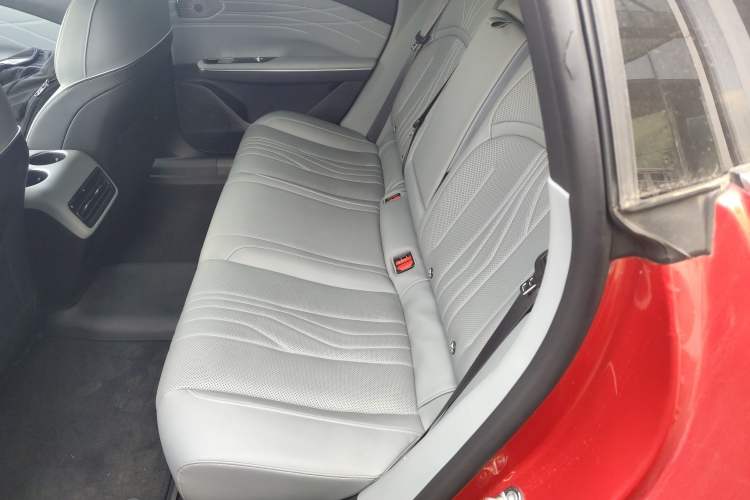 Used Geely Galaxy E8 2024 665 km Range Rear-Drive Starship Long-Range Version