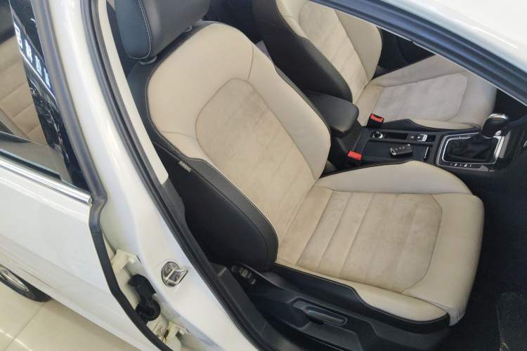 Used Volkswagen Golf 2017 230TSI Automatic Luxury Million-Vehicle Commemorative Edition
