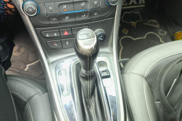 Used Chevrolet Malibu 2014 2.0L Automatic Luxury Edition Gear Lever