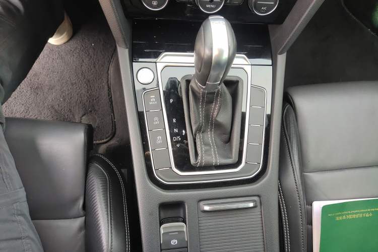 Used Volkswagen Variant 2016 380TSI Two-Wheel Drive R-Line Version
