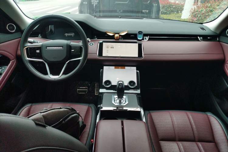 Used Land Rover Range Evoque 2021 Range Rover Velar L 249PS R-Dynamic First Edition Center Console