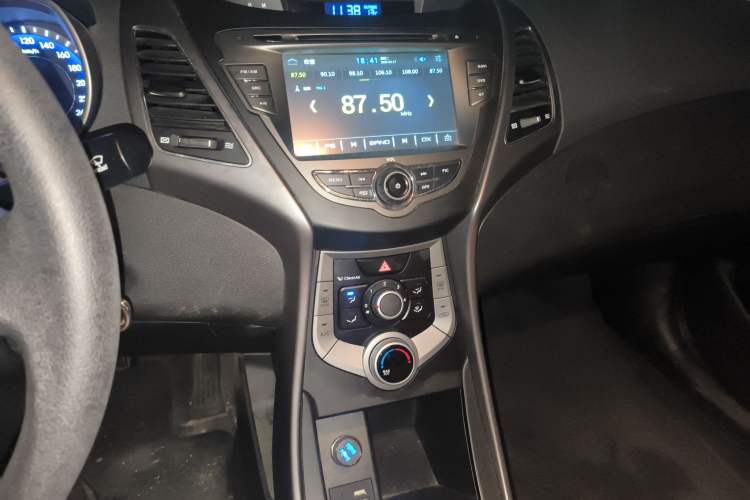 Used Hyundai Elantra (5th Generation / Langdong) 2016 1.6L Automatic Smart Version
