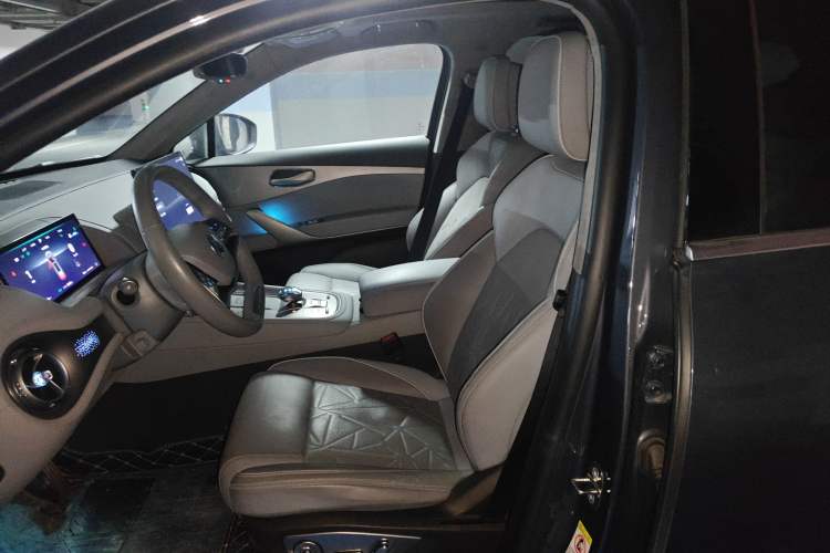 Used Denza N8 2023 Four-Wheel Drive Ultra-Hybrid Flagship Six-Seater Version
