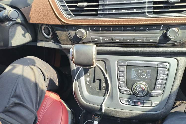 Used SAIC MAXUS G10 2016 2.0T Automatic Luxury Executive Edition
