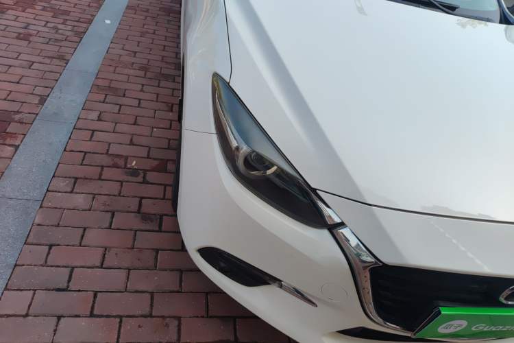 Used Mazda 3 Axela 2017 Sedan 1.5L Automatic Luxury Model Emission Standard China V Right Front Headlight
