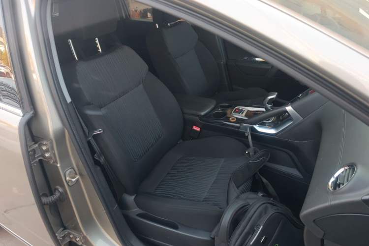 Used Peugeot 3008 2015 2.0L Automatic Classic Edition