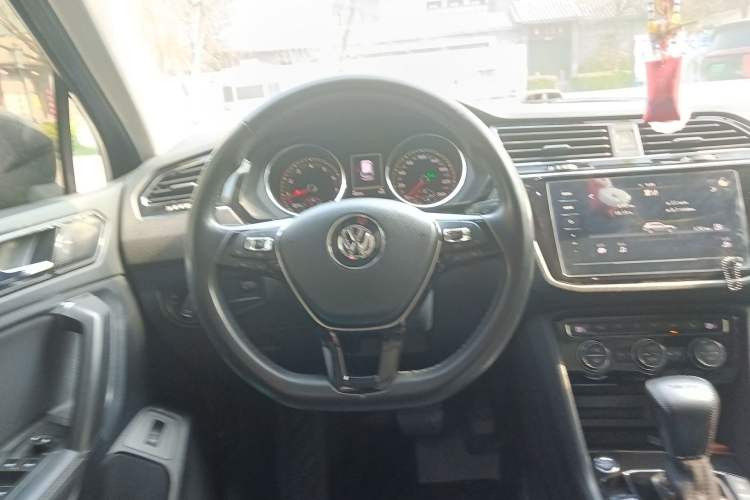 Used Volkswagen Tiguan L 2019 330TSI Automatic Two-Wheel Drive Smart Luxury Version China VI Standard Steering Wheel