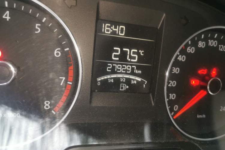 Used Volkswagen Santana 2013 1.6L Manual Luxury Edition Odometer Close Up