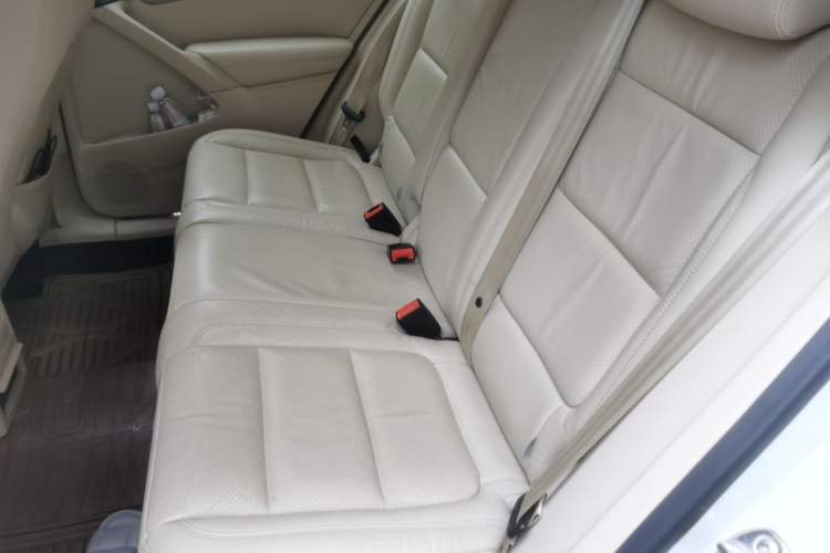 Used Volkswagen Tiguan 2015 2.0 TSI Automatic All-Wheel Drive Luxury Edition Left Rear Seat