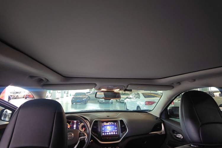 Used Jeep Cherokee 2020 2.0L Two-Wheel Drive Classic Sports Edition