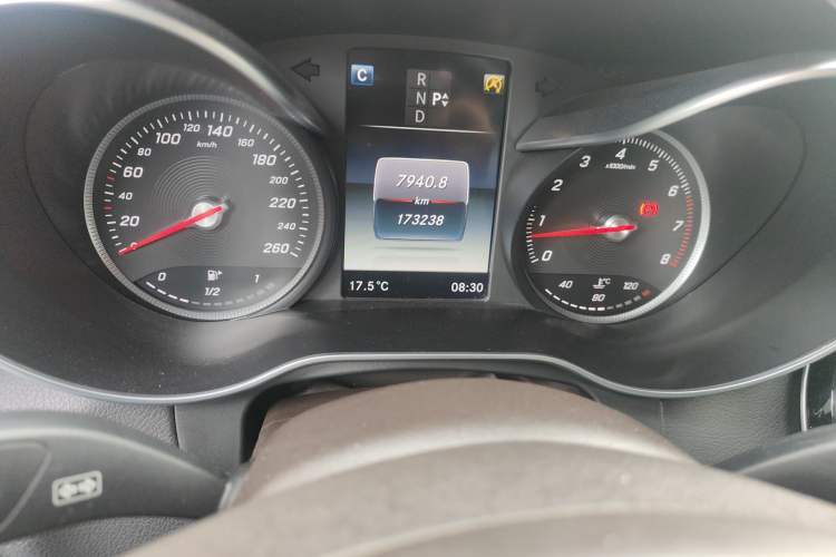 Used Mercedes-Benz GLC 2016 GLC 260 4MATIC Dynamic Edition Odometer Close Up