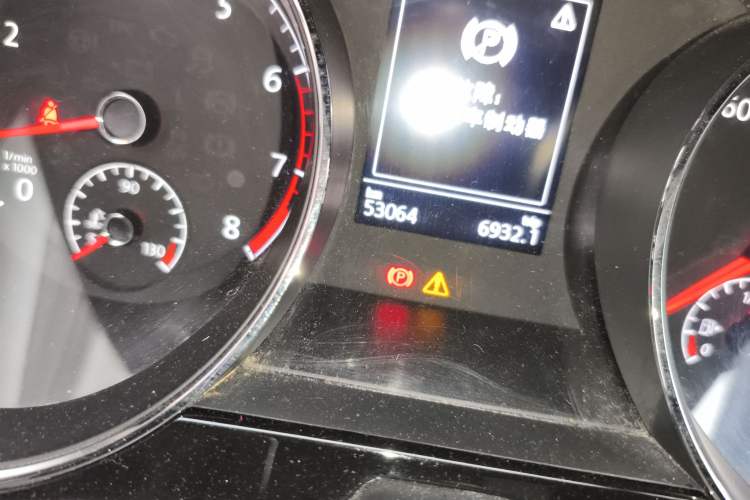 Used Volkswagen Touran 2016 Volkswagen Touran L 280TSI DSG Comfort Edition Odometer Close Up